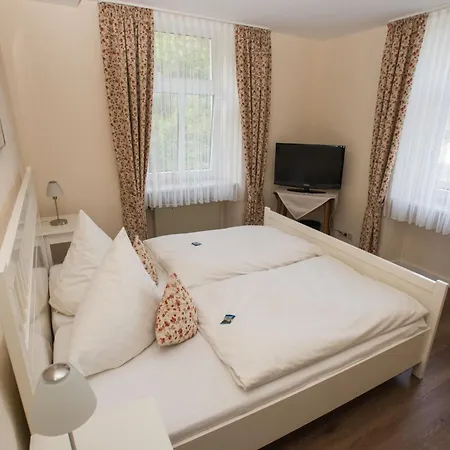 Hotel Moselland Im Enderttal Zum Onkel Willi