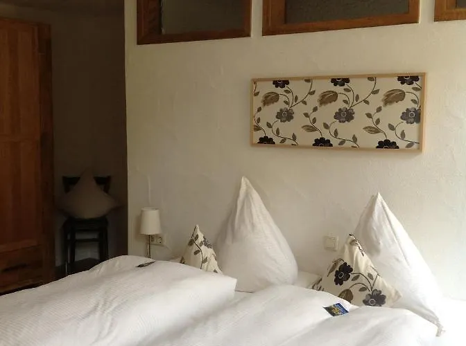 Moselland Im Enderttal Zum Onkel Willi 3* Кохем